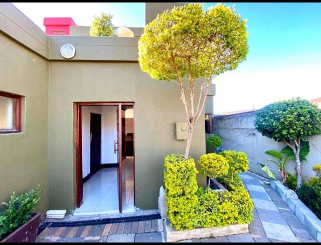 3 BEDROOM PROPERTY TO RENT IN MOLAPO